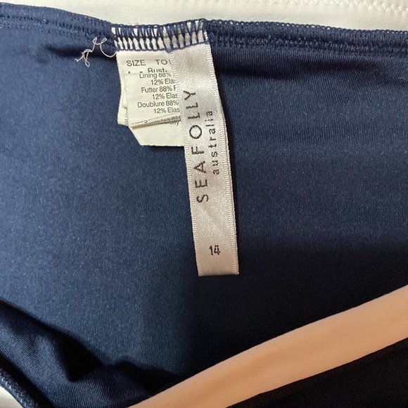 Sea folly halter and Brazilian bottoms - Picture 3 of 3